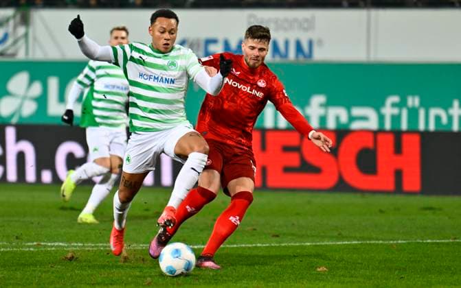 24.01.2025 - Fussball - Saison 2024 2025 - 2. Fussball - Bundesliga - 19. Spieltag: SpVgg Greuther Fürth ( Kleeblatt ) - 1. FC Kaiserslautern Lautern FCK ( Rote Teufel ) - Sportfoto Zink - xwoxzix - DFL regulations prohibit any use of photographs as image sequences and or quasi-video - only for editorial use - Roberto Massimo (11, SpVgg Greuther Fürth ) Jan Elvedi (33, 1. FC Kaiserslautern FCK )
