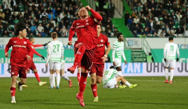 24.01.2025, xmohx, Fussball 2.Bundesliga, Spvgg Greuther Fuerth - 1.FC Kaiserslautern emspor, v.l. Marlon Ritter (Kaiserslautern) bejubelt das 1-1 (DFL DFB REGULATIONS PROHIBIT ANY USE OF PHOTOGRAPHS as IMAGE SEQUENCES and or QUASI-VIDEO) Fuerth