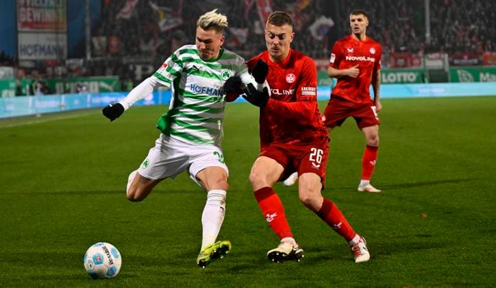 24.01.2025 - Fussball - Saison 2024 2025 - 2. Fussball - Bundesliga - 19. Spieltag: SpVgg Greuther Fürth ( Kleeblatt ) - 1. FC Kaiserslautern Lautern FCK ( Rote Teufel ) - Sportfoto Zink - xwoxzix - DFL regulations prohibit any use of photographs as image sequences and or quasi-video - only for editorial use - Felix Klaus (30, SpVgg Greuther Fürth ) Filip Kaloc (26, 1. FC Kaiserslautern FCK )