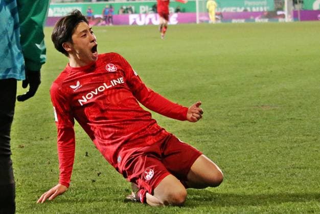 24.01.2025, xmohx, Fussball 2.Bundesliga, Spvgg Greuther Fuerth - 1.FC Kaiserslautern emspor, v.l. Daisuke Yokota (Kaiserslautern) bejubelt das 2-1 für Kaiserslautern (DFL DFB REGULATIONS PROHIBIT ANY USE OF PHOTOGRAPHS as IMAGE SEQUENCES and or QUASI-VIDEO) Fuerth