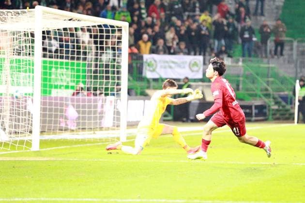 24.01.2025, xrekx, Fussball 2.Bundesliga, Spvgg Greuther Fuerth - 1.FC Kaiserslautern emspor, v.l. Daisuke Yokota (1.FC Kaiserslautern) erzielt das Tor, Treffer, scores the goal zum 2:1 ,Jubel (DFL DFB REGULATIONS PROHIBIT ANY USE OF PHOTOGRAPHS as IMAGE SEQUENCES and or QUASI-VIDEO) Fuerth