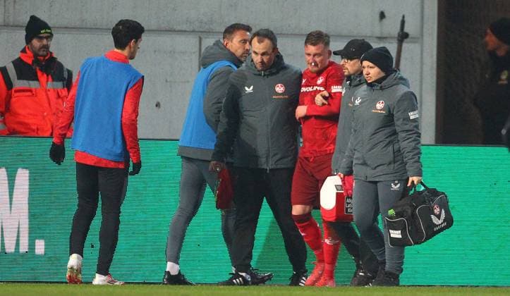 Ritter Verletzung , 2.Bundesliga , SpVgg Greuther Fürth-1. FC Kaiserslautern , Fußball , in den Sportpark Ronhof Thomas Sommer Stadion , Fürth , Bayern , Deutschland . Januar 24, 2025 . Photo by: Davide Elias Ipa Photo Pressefoto DENL Copyright: xDavidexEliasx