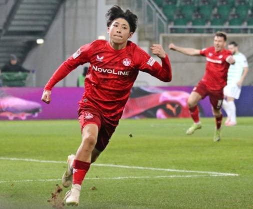 24.01.2025, xmohx, Fussball 2.Bundesliga, Spvgg Greuther Fuerth - 1.FC Kaiserslautern emspor, v.l. Daisuke Yokota (Kaiserslautern) bejubelt das 2-1 für Kaiserslautern (DFL DFB REGULATIONS PROHIBIT ANY USE OF PHOTOGRAPHS as IMAGE SEQUENCES and or QUASI-VIDEO) Fuerth