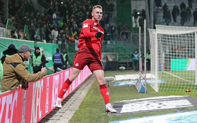 24.01.2025, xmohx, Fussball 2.Bundesliga, Spvgg Greuther Fuerth - 1.FC Kaiserslautern emspor, v.l. Filip Kaloc (Kaiserslautern) bejubelt das 3-2 (DFL DFB REGULATIONS PROHIBIT ANY USE OF PHOTOGRAPHS as IMAGE SEQUENCES and or QUASI-VIDEO) Fuerth