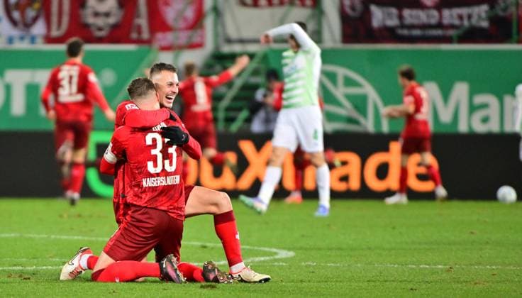 24.01.2025 - Fussball - Saison 2024 2025 - 2. Fussball - Bundesliga - 19. Spieltag: SpVgg Greuther Fürth ( Kleeblatt ) - 1. FC Kaiserslautern Lautern FCK ( Rote Teufel ) - Sportfoto Zink MeZi - xmexzix - DFL regulations prohibit any use of photographs as image sequences and or quasi-video - only for editorial use - Jan Elvedi (33, 1. FC Kaiserslautern FCK ) Filip Kaloc (26, 1. FC Kaiserslautern FCK ) Jubel Freude