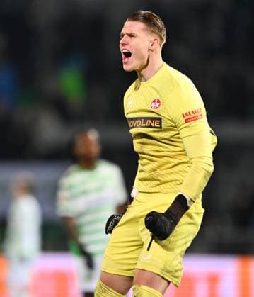 24.01.2025 - Fussball - Saison 2024 2025 - 2. Fussball - Bundesliga - 19. Spieltag: SpVgg Greuther Fürth ( Kleeblatt ) - 1. FC Kaiserslautern Lautern FCK ( Rote Teufel ) - Sportfoto Zink - xwoxzix - DFL regulations prohibit any use of photographs as image sequences and or quasi-video - only for editorial use - Julian Krahl (1, 1. FC Kaiserslautern FCK ) Jubel Freude nach Spielende