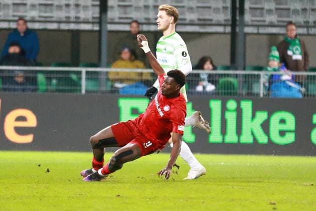24.01.2025, xrekx, Fussball 2.Bundesliga, Spvgg Greuther Fuerth - 1.FC Kaiserslautern emspor, v.l. Ragnar Ache (1.FC Kaiserslautern) mit dem Torschusss zum 4 (DFL DFB REGULATIONS PROHIBIT ANY USE OF PHOTOGRAPHS as IMAGE SEQUENCES and or QUASI-VIDEO) Fuerth