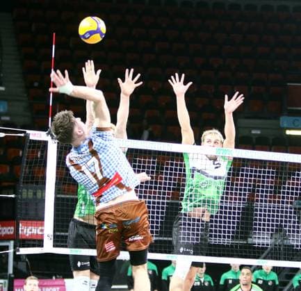 von links Jannes WIESNER (Herrsching), Luca BRIRUP (Bitterfeld), He-Volleyballl, Bundesliga, 2024 25, 24.01.25, WWK Volleys Herrsching vs VC Bitterfeld-Wolfen, BMW Park, Muenchen, Copyright: WolfgangxFehrmann