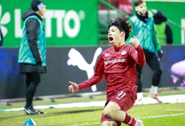 24.01.2025, xrekx, Fussball 2.Bundesliga, Spvgg Greuther Fuerth - 1.FC Kaiserslautern emspor, v.l. Daisuke Yokota (1.FC Kaiserslautern) erzielt das Tor, Treffer, scores the goal zum 2:1 ,Jubel (DFL DFB REGULATIONS PROHIBIT ANY USE OF PHOTOGRAPHS as IMAGE SEQUENCES and or QUASI-VIDEO) Fuerth