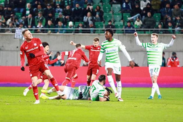 24.01.2025, xrekx, Fussball 2.Bundesliga, Spvgg Greuther Fuerth - 1.FC Kaiserslautern emspor, v.l. Marlon Ritter (1.FC Kaiserslautern) erzielt das Tor, Treffer, scores the goal zum 1:1 Filip Kaloc (1.FC Kaiserslautern) bejubelt den Treffer (DFL DFB REGULATIONS PROHIBIT ANY USE OF PHOTOGRAPHS as IMAGE SEQUENCES and or QUASI-VIDEO) Fuerth