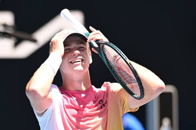 TENNIS AUSTRALIAN OPEN, Henry Bernet of Switzerland celebrates match point during his Junior Boys Singles final win over Benjamin Willwerth of the USA during the 2025 Australian Open at Melbourne Park in Melbourne, Saturday, January 25, 2025. ( NO ARCHIVING, EDITORIAL USE ONLY, NO USE IN BOOKS WITHOUT CONSENT MELBOURNE VICTORIA AUSTRALIA  Copyright: xJAMESxROSSx 20250125178247154343