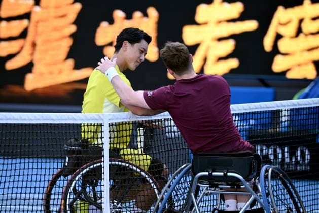 TENNIS AUSTRALIAN OPEN, Alfie Hewett of the United Kingdom is congratulated on his Men?s Wheelchair Singles final win by his opponent Tokito Oda of Japan during the 2025 Australian Open at Melbourne Park in Melbourne, Saturday, January 25, 2025. ( NO ARCHIVING, EDITORIAL USE ONLY, NO USE IN BOOKS WITHOUT CONSENT MELBOURNE VICTORIA AUSTRALIA  Copyright: xJOELxCARRETTx 20250125182712711953