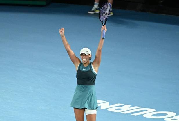 TENNIS AUSTRALIAN OPEN, Madison Keys of the USA celebrates winning the Women?s final against Aryna Sabalenka of Belarus during the 2025 Australian Open at Melbourne Park in Melbourne, Saturday, January 25, 2025. ( NO ARCHIVING, EDITORIAL USE ONLY, NO USE IN BOOKS WITHOUT CONSENT MELBOURNE VICTORIA AUSTRALIA  Copyright: xJAMESxROSSx 20250125136369549246