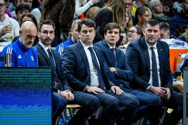 Basketball Berlin 24.01.2025 Saison 2024 2025 Euroleague Alba Berlin - FC Bayern Basketball Pepe Silva Moreno (Alba Berlin, Leiter Performance) Thomas Päch (Alba Berlin, Assistenztrainer) Israel Gonzalez (Alba Berlin, Trainer) Pedro Calles (Alba Berlin, Assistenztrainer) Sebastian Trzcionka (Alba Berlin, Assistenztrainer) vlnr.