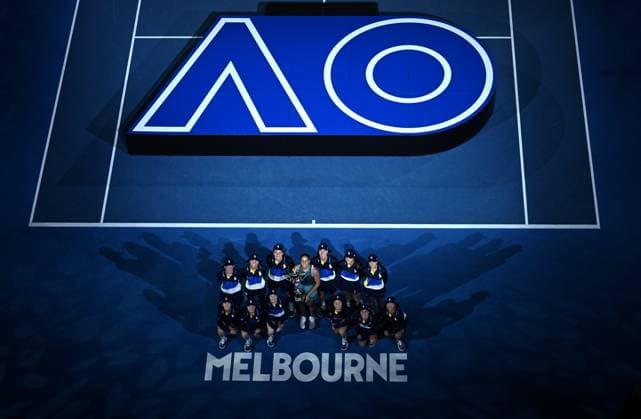 TENNIS AUSTRALIAN OPEN, Madison Keys of the USA poses with the Daphne Akhurst Memorial Cup after winning the Women?s final against Aryna Sabalenka of Belarus during the 2025 Australian Open at Melbourne Park in Melbourne, Saturday, January 25, 2025. ( NO ARCHIVING, EDITORIAL USE ONLY, NO USE IN BOOKS WITHOUT CONSENT MELBOURNE VICTORIA AUSTRALIA  Copyright: xJAMESxROSSx 20250125122385888910