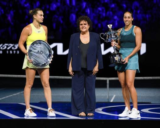 Tennis Legende Evonne Goolagong-Cawley, Madison Keys (USA) und Finalistin Aryna Sabalenka Siegerehrung, Presentation, Australian Open 2025, Melbourne Park, Melbourne, Victoria, Australia. Copyright: xJuergenxHasenkopfx