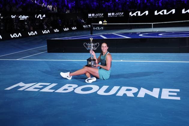 Madison Keys remporte le tournoi de tennis d Open de Melbourne en Australie Madison Keys remporte le tournoi de tennis d Open 2025 de Melbourne en Australie, face à Aryna Sabalenka. Melbourne, le 24 janvier 2025. Nicolas Luttiau Bestimage Madison Keys wins the 2025 Melbourne Open tennis tournament in Australia, against Aryna Sabalenka. Melbourne, January 24, 2025. Melbourne Australie  Copyright: xNicolasxLuttiau BestimagexNicolasxLuttiau Bestimagex