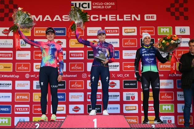 UCI Cyclocross World Cup Maasmechelen 2025 MAASMECHELEN, BELGIUM - JANUARY 25 : Backstedt Zoe (GBR) of Canyon - Sram Racing, Vas Kata Blanka (HUN) of Team Sd Worx - Protime and Brand Lucinda (NED) of Baloise Glowi Lions pictured during the podium ceremony after the 11th leg of the UCI Cyclocross World Cup Series 2024-2025 women elite race on January 25, 2025 in Maasmechelen, Belgium, 25 01 2025 Maasmechelen Belgium  Copyright: xVincentxKalutx