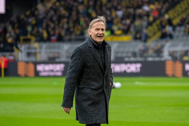 25.01.2025, Fussball: 1. Bundesliga, Saison 2024 2025, 19. Spieltag, Borussia Dortmund - SV Werder Bremen im Signal Iduna Park in Dortmund. Hans Joachim Watzke (Borussia Dortmund 09, Geschaeftsfuehrer) kommt ins Stadion. Wichtiger Hinweis: Gemaess den Vorgaben der DFL Deutsche Fussball Liga bzw. des DFB Deutscher Fussball-Bund ist es untersagt, in dem Stadion und oder vom Spiel angefertigte Fotoaufnahmen in Form von Sequenzbildern und oder videoaehnlichen Fotostrecken zu verwerten bzw. verwerten zu lassen. Foto: Kirchner-Media Guido Kirchner Copyright: xKirchner-Media GuidoxKirchnerx