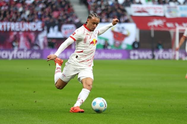 1. Bundesliga: RB Leipzig vs. Bayer 04 Leverkusen, 25.01.25 Xavi Simons (10, RB Leipzig). Fußball, 1. Bundesliga, Saison 2024 2025, 19. Spieltag: RB Leipzig vs. Bayer 04 Leverkusen am 25.01.25 in der Red Bull Arena, Leipzig. DFL REGULATIONS PROHIBIT ANY USE OF PHOTOGRAPHS AS IMAGE SEQUENCES AND OR QUASI-VIDEO. Copyright: xBEAUTIFULxSPORTS JanxKaeferx