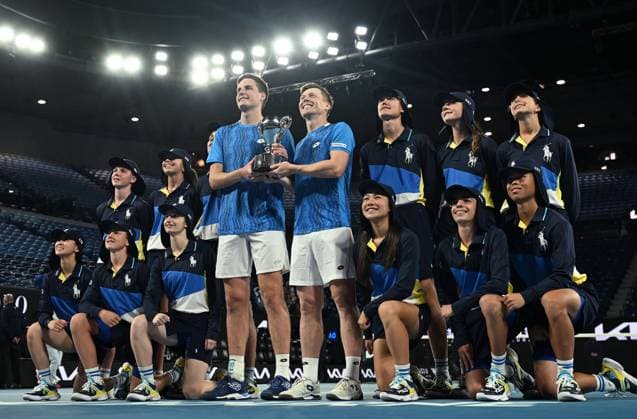 TENNIS AUSTRALIAN OPEN, Henry Patten of Great Britain (left) and Harri Heliovaara of Finland pose with their trophy after winning the men s doubles final against Simone Bolelli and Andrea Vavassori of Italy during the 2025 Australian Open at Melbourne Park in Melbourne, Saturday, January 25, 2025. ( NO ARCHIVING, EDITORIAL USE ONLY, NO USE IN BOOKS WITHOUT CONSENT MELBOURNE VICTORIA AUSTRALIA  Copyright: xJAMESxROSSx 20250126125276477090