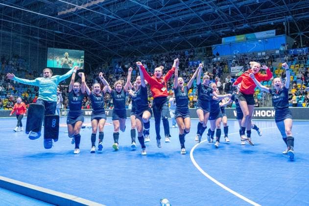 Sport Themen der Woche KW04 Sport Bilder des Tages 25.01.2025, xhfmx, Hockey Volvo E.R.B. Final4 2025 Der Club an der Alster vs. Berliner Hockeyclub Halbfinale 2 Frauen, emspor, Die Berlinerinnen feiern den Finaleinzug. (DFL DFB REGULATIONS PROHIBIT ANY USE OF PHOTOGRAPHS as IMAGE SEQUENCES and or QUASI-VIDEO) Frankfurt am Main *** 25 01 2025, xhfmx, Hockey Volvo E R B Final4 2025 Der Club an der Alster vs Berliner Hockeyclub Halbfinale 2 Frauen, emspor, Die Berlinerinnen feiern den Finaleinzug DFL DFB REGULATIONS PROHIBIT ANY USE OF PHOTOGRAPHS as IMAGE SEQUENCES and or QUASI VIDEO Frankfurt am Main