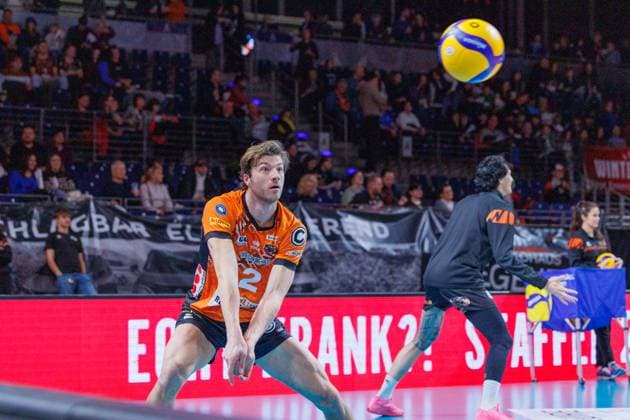 Matthew Knigge (BR Volleys, 02) bei der Ballannahme, BRVolleys vs SWD Powervolleys Düren, 1.Bundesliga, 2025_01_25 Berlin Berlin Land Copyright: xFootxBowl ThomasxSobotzkix