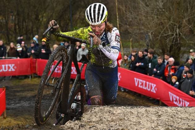Dutch Lauren Molengraaf pictured in action during the women s elite race at the World Cup cyclocross cycling event in Maasmechelen, Belgium, stage 11 (out of 12) of the UCI World Cup cyclocross competition, Saturday 25 January 2025. LUCxCLAESSEN  x111142161x