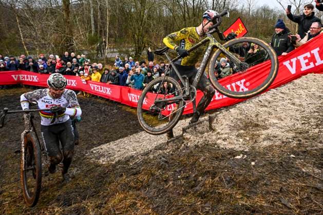 UCI Cyclocross World Cup Maasmechelen 2025 MAASMECHELEN, BELGIUM - JANUARY 25 : Van Aert Wout (BEL) of Visma Lease A Bike, Van Der Poel Mathieu (NED) of Alpecin-Deceuninck during the 11th leg of the UCI Cyclocross World Cup Series 2024-2025 men elite race on January 25, 2025 in Maasmechelen, Belgium, 25 01 2025 Maasmechelen Belgium  Copyright: xVincentxKalutx