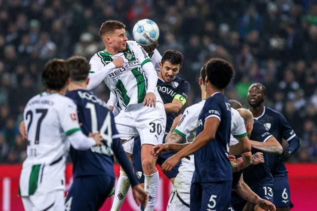 Sport Themen der Woche KW04 Sport Bilder des Tages Nico Elvedi (Borussia Mönchengladbach Moenchengladbach, 30) im Zweikampf gegen Anthony Losilla (VfL Bochum 1848, 08), GER, Borussia Mönchengladbach Moenchengladbach vs. FC Nürnberg Nuernberg, Fussball, 1. Bundesliga, 19. Spieltag, Spielzeit 2024 2025, 25.01.2025, DFL DFB REGULATIONS PROHIBIT ANY USE OF PHOTOGRAPHS AS IMAGE SEQUENCES AND OR QUASI-VIDEO, GER, Borussia Mönchengladbach Moenchengladbach vs. FC Nürnberg Nuernberg, Fussball, 1. Bundesliga, 19. Spieltag, Spielzeit 2024 2025, 25.01.2025 Mönchengladbach Moenchengladbach *** Nico Elvedi Borussia Mönchengladbach Moenchengladbach, 30 in duel against Anthony Losilla VfL Bochum 1848, 08 , GER, Borussia Mönchengladbach Moenchengladbach vs FC Nürnberg Nuernberg, Football, 1 Bundesliga, Matchday 19, Season 2024 2025, 25 01 2025, DFL DFB REGULATIONS PROHIBIT ANY USE OF PHOTOGRAPHS AS IMAGE SEQUENCES AND OR QUASI VIDEO, GER, Borussia Mönchengladbach Moenchengladbach vs FC Nürnberg Nuernberg, Football, 1 Bundesliga, Matchday 19, Season 2024 2025, 25 01 2025 Mönchengladbach Moenchengladbach Copyright: xGabrielxBoiax EP_EER