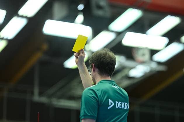 Gelbe Karte fuer Alexander Waibl (Cheftrainer Dresdner SC) Dresdner SC vs. SC Potsdam, 1. Volleyball Bundesliga Frauen, Spielzeit 2024 2025, 25.01.2025 Dresdner SC vs. SC Potsdam, 1. Volleyball Bundesliga Frauen, Spielzeit 2024 2025, 25.01.2025 Dresden Copyright: xEibner-Pressefoto xHoepnerx EP_PHR