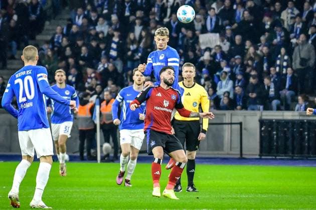 25.01.2025, xlakx, Fussball 2.Bundesliga, Hertha BSC Berlin - Hamburger SV emspor, v.l. Michael Cuisance (Hertha BSC 27),Marco Richter (Hamburger SV 20),Zweikampf, Duell, Kampf, tackle (DFL DFB REGULATIONS PROHIBIT ANY USE OF PHOTOGRAPHS as IMAGE SEQUENCES and or QUASI-VIDEO) Daniel Lakomski Jan Huebner Berlin
