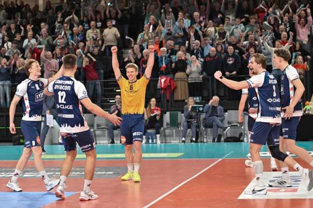 GER; 1.VBL, SVG Lueneburg vs FT 1844 Freiburg 25.01.2025, LKH Arena, Lueneburg, GER; 1. VBL, SVG Lueneburg vs FT 1844 Freiburg im Bild die Lueneburger Mannschaft jubelt