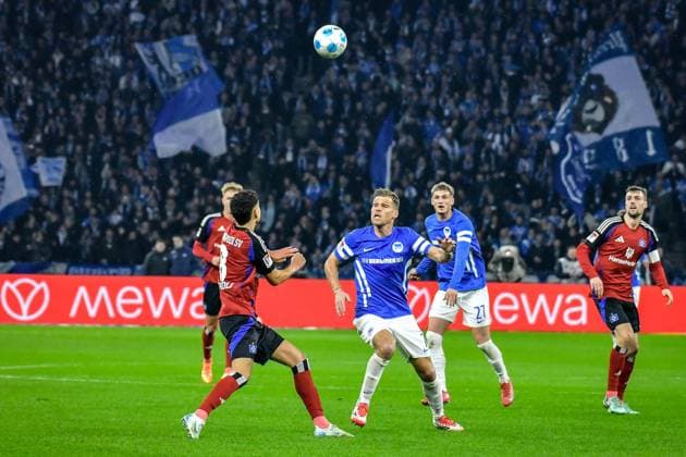 25.01.2025, xlakx, Fussball 2.Bundesliga, Hertha BSC Berlin - Hamburger SV emspor, v.l. Daniel Elfadli (Hamburger SV 8),Florian Niederlechner (Hertha BSC 7),Zweikampf, Duell, Kampf, tackle (DFL DFB REGULATIONS PROHIBIT ANY USE OF PHOTOGRAPHS as IMAGE SEQUENCES and or QUASI-VIDEO) Daniel Lakomski Jan Huebner Berlin