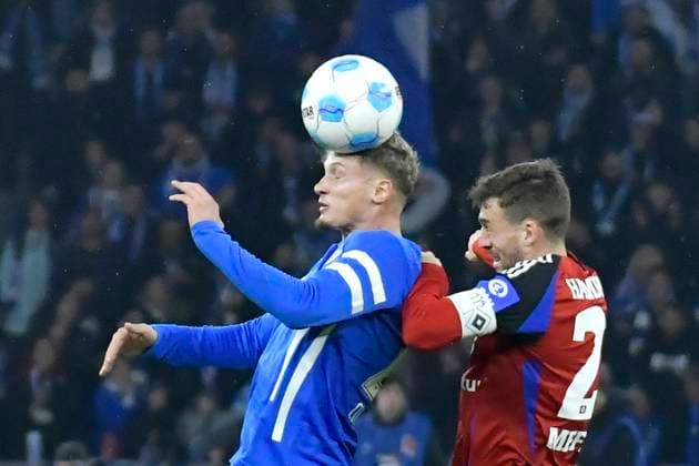 25.01.2025, xlakx, Fussball 2.Bundesliga, Hertha BSC Berlin - Hamburger SV emspor, v.l. Michael Cuisance (Hertha BSC 27),Jonas Meffert (Hamburger SV 23),Zweikampf, Duell, Kampf, tackle (DFL DFB REGULATIONS PROHIBIT ANY USE OF PHOTOGRAPHS as IMAGE SEQUENCES and or QUASI-VIDEO) Daniel Lakomski Jan Huebner Berlin