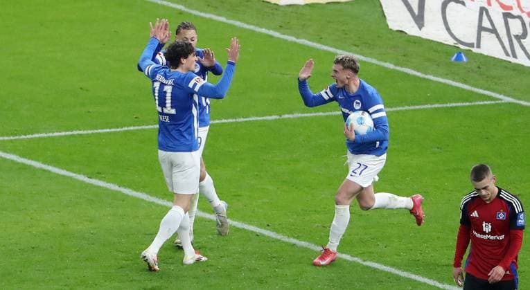 Michael Cuisance jubelt nach 1:2 mit Fabian Reese Freude Emotion Jubel Fußball Fussball DFL 2.Bundesliga Herren 19. Spieltag Saison 2024 2025 25.12.2024 Hertha BSC Berlin vs. Hamburger SV HSV DFL regulations prohibit any use of photographs as image sequences and or quasi-video