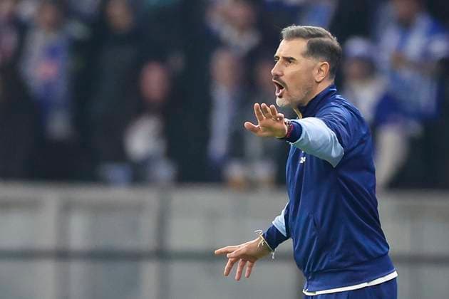Trainer Cristian Fiel (Hertha BSC Berlin) gestikuliert, 2. Bundesliga, Hertha BSC vs Hamburger SV, Olympiastadion am 25. January 2025 in Berlin, Deutschland. (Foto von Marco Steinbrenner DeFodi Images) Trainer Cristian Fiel (Hertha BSC Berlin) gestures, 2. Bundesliga, Hertha BSC vs Hamburger SV, Olympiastadion, January 25, 2025 in Berlin, Germany. (Photo by Marco Steinbrenner DeFodi Images) DFB DFL REGULATIONS PROHIBIT ANY USE OF PHOTOGRAPHS AS IMAGE SEQUENCES AND OR QUASI-VIDEO. Defodi-700_berlin_hsv_20250125_045