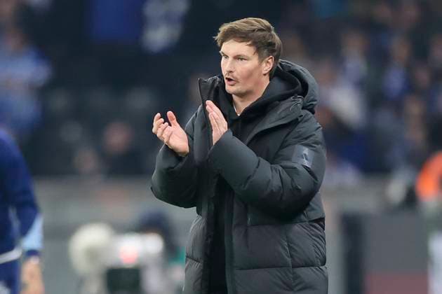 Trainer Merlin Polzin (Hamburger SV) jubelt, 2. Bundesliga, Hertha BSC vs Hamburger SV, Olympiastadion am 25. January 2025 in Berlin, Deutschland. (Foto von Marco Steinbrenner DeFodi Images) Trainer Merlin Polzin (Hamburger SV) cheers, 2. Bundesliga, Hertha BSC vs Hamburger SV, Olympiastadion, January 25, 2025 in Berlin, Germany. (Photo by Marco Steinbrenner DeFodi Images) DFB DFL REGULATIONS PROHIBIT ANY USE OF PHOTOGRAPHS AS IMAGE SEQUENCES AND OR QUASI-VIDEO. Defodi-700_berlin_hsv_20250125_046