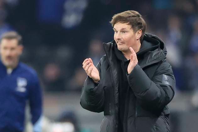 Trainer Merlin Polzin (Hamburger SV) jubelt, 2. Bundesliga, Hertha BSC vs Hamburger SV, Olympiastadion am 25. January 2025 in Berlin, Deutschland. (Foto von Marco Steinbrenner DeFodi Images) Trainer Merlin Polzin (Hamburger SV) cheers, 2. Bundesliga, Hertha BSC vs Hamburger SV, Olympiastadion, January 25, 2025 in Berlin, Germany. (Photo by Marco Steinbrenner DeFodi Images) DFB DFL REGULATIONS PROHIBIT ANY USE OF PHOTOGRAPHS AS IMAGE SEQUENCES AND OR QUASI-VIDEO. Defodi-700_berlin_hsv_20250125_048