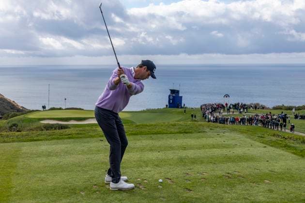 LA JOLLA, CA - JANUARY 25: Harris English drives off the third tee during the final round of the Farmers Insurance Open tournament, Saturday, January 25, 2025, at Torrey Pines Golf Course in La Jolla, California. (Photo by Tony Ding Icon Sportswire) GOLF: JAN 25 PGA, Golf Herren Farmers Insurance Open EDITORIAL USE ONLY Icon46520250125003