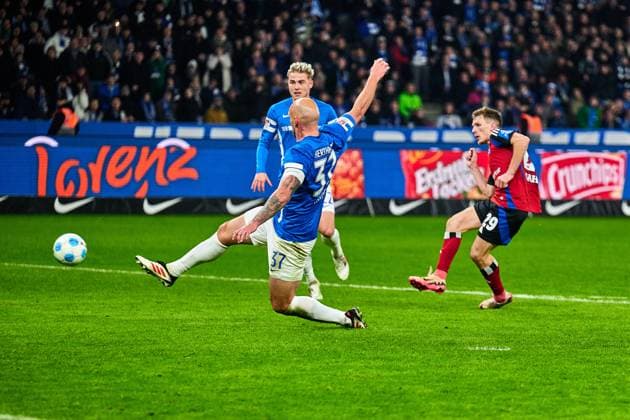 Emir Sahiti (Hamburger SV, 29), Torschuss, GER, Hertha BSC vs. Hamburger SV (HSV), Fussball Herren, 2. Bundesliga, Saison 2024 2025, 19. Spieltag, 25.01.2025 (DFL REGULATIONS PROHIBIT ANY USE OF PHOTOGRAPHS AS IMAGE SEQUENCES AND OR QUASI - VIDEO). GER, Hertha BSC vs. Hamburger SV (HSV), Fussball Herren, 2. Bundesliga, Saison 2024 2025, 19. Spieltag, 25.01.2025 Berlin