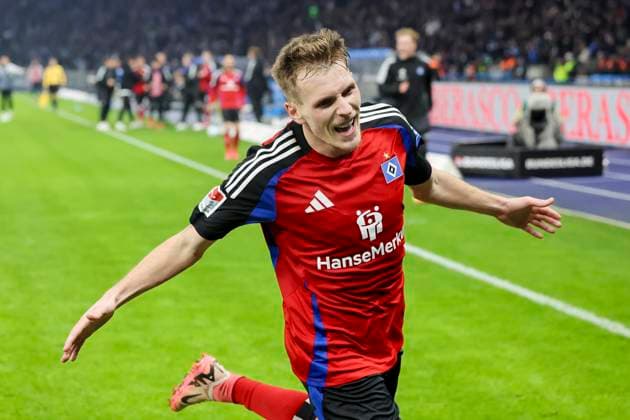 Emir Sahiti (Hamburger SV) bejubelt seinen Treffer zum 2:3, 2. Bundesliga, Hertha BSC vs Hamburger SV, Olympiastadion am 25. January 2025 in Berlin, Deutschland. (Foto von Marco Steinbrenner DeFodi Images) Emir Sahiti (Hamburger SV) celebrates after scoring his teams third goal, 2. Bundesliga, Hertha BSC vs Hamburger SV, Olympiastadion, January 25, 2025 in Berlin, Germany. (Photo by Marco Steinbrenner DeFodi Images) DFB DFL REGULATIONS PROHIBIT ANY USE OF PHOTOGRAPHS AS IMAGE SEQUENCES AND OR QUASI-VIDEO. Defodi-700_berlin_hsv_20250125_054