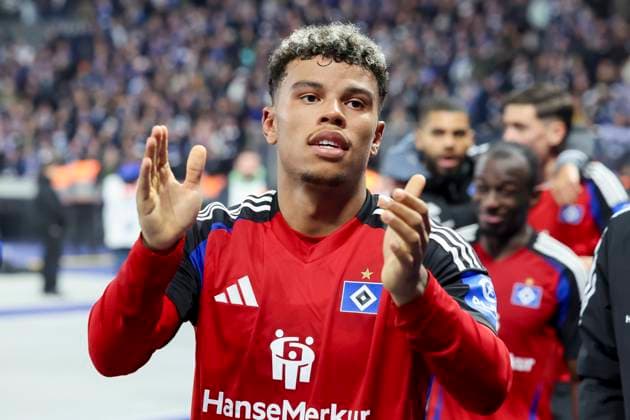 Ransford-Yeboah Koenigsdoerffer (Hamburger SV) jubelt, 2. Bundesliga, Hertha BSC vs Hamburger SV, Olympiastadion am 25. January 2025 in Berlin, Deutschland. (Foto von Marco Steinbrenner DeFodi Images) Ransford-Yeboah Koenigsdoerffer (Hamburger SV) cheers, 2. Bundesliga, Hertha BSC vs Hamburger SV, Olympiastadion, January 25, 2025 in Berlin, Germany. (Photo by Marco Steinbrenner DeFodi Images) DFB DFL REGULATIONS PROHIBIT ANY USE OF PHOTOGRAPHS AS IMAGE SEQUENCES AND OR QUASI-VIDEO. Defodi-700_berlin_hsv_20250125_063
