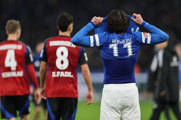 1. Fußball Bundesliga Hertha BSC - Hamburger SV Ende, Abpfiff, Fabian Reese (Hertha BSC Berlin 11) enttäuscht, während der Begegnung in der 1. Fußball Bundesliga Hertha BSC - Hamburger SV in Berlin, Olympiastadion, am 25.01.2025. DFB regulations prohibit any use of photographs as image sequences and or quasi video.