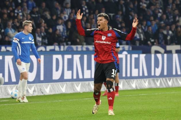 DEU, DFL, 2. FBL, Hertha BSC vs. Hambuerger SV, 25.01.2025, Berliner Olympiastadion, Berlin, DEU, DFL, 2. FBL, Hertha BSC vs. Hambuerger SV, im Bild Ransford Konigsdorffer (Hamburger SV 11) DFL - regulations prohibit any use of Photographs as image sequences and or quasi-video Foto: Juergen Engler nordphoto GmbH