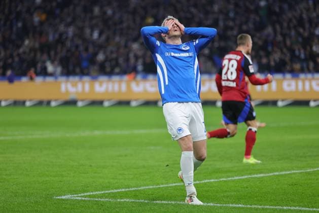 1. Fußball Bundesliga Hertha BSC - Hamburger SV Marten Winkler (Hertha BSC Berlin 22) enttäuscht, während der Begegnung in der 1. Fußball Bundesliga Hertha BSC - Hamburger SV in Berlin, Olympiastadion, am 25.01.2025. DFB regulations prohibit any use of photographs as image sequences and or quasi video.