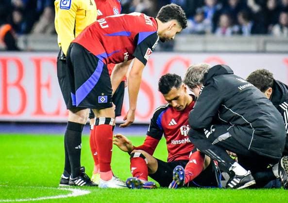 25.01.2025, xlakx, Fussball 2.Bundesliga, Hertha BSC Berlin - Hamburger SV emspor, v.l. Davie Selke (Hamburger SV 27),verletzt auf dem Rasen (DFL DFB REGULATIONS PROHIBIT ANY USE OF PHOTOGRAPHS as IMAGE SEQUENCES and or QUASI-VIDEO) Daniel Lakomski Jan Huebner Berlin