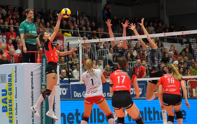 25.01.2025, Dresdens Stamatia Kyparissi schmettert, Volleyball, 1. Bundesliga, Dresdner SC - SC Potsdam 3:1, (c) Dresden