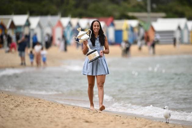 AUSTRALIAN OPEN WOMENS FINAL WINNER, Madison Key of the USA arrives for a photograph with the with the Daphne Akhurst Memorial Cup at the Brighton Bathing Boxes in Melbourne, Sunday, January 26, 2025. Madison Keys has claimed her maiden Grand Slam singles title, winning the Australian Open 2025 women?s crown at Melbourne Park. ( NO ARCHIVING, EDITORIAL USE ONLY, NO USE IN BOOKS WITHOUT CONSENT MELBOURNE VICTORIA AUSTRALIA  Copyright: xJOELxCARRETTx 20250126198046155427