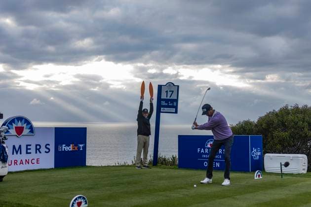 LA JOLLA, CA - JANUARY 25: Harris English hits a drive from the 17th tee during the final round of the Farmers Insurance Open tournament, Saturday, January 25, 2025, at Torrey Pines Golf Course in La Jolla, California. (Photo by Tony Ding Icon Sportswire) GOLF: JAN 25 PGA, Golf Herren Farmers Insurance Open EDITORIAL USE ONLY Icon46520250125030